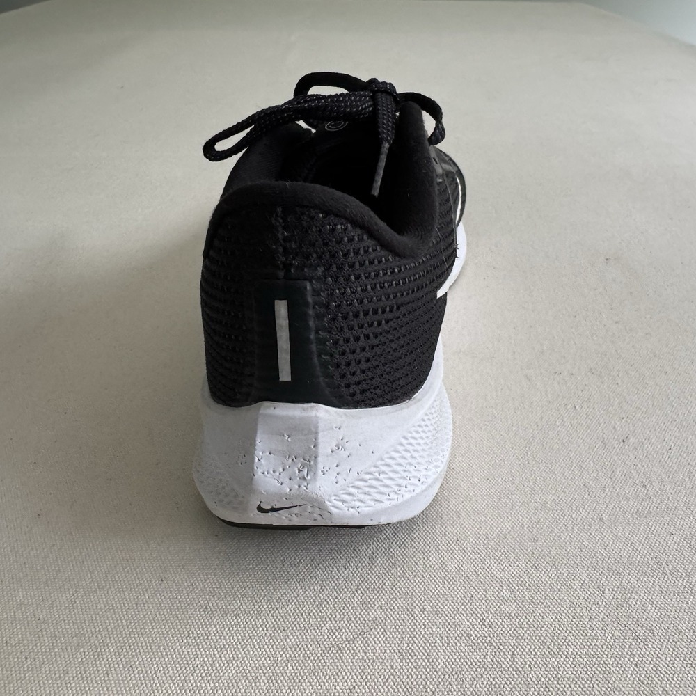 Nike Air Zoom Pegasus 40 Mens Size 10.5 Black White Running Sneakers DV3853-001 - Picture 13 of 16